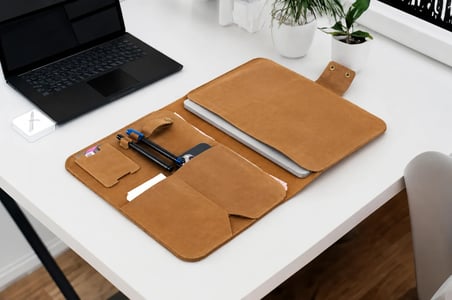 Hakiki Eskitme Deri MacBook Portföy Kılıfı - 13-17 inç Uyumlu Lüks Laptop Çantası 16"