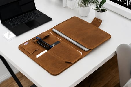 Hakiki Eskitme Deri MacBook Portföy Kılıfı - 13-17 inç Uyumlu Lüks Laptop Çantası 14"