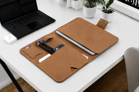 Hakiki Eskitme Deri MacBook Portföy Kılıfı - 13-17 inç Uyumlu Lüks Laptop Çantası 13"