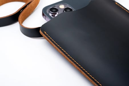 Deri iPhone Pro Max Kılıfı, El Yapımı 1.9 mm iPhone Kılıfı (Pro Max 14/15/16/17 için), Kişiselleştirilmiş iPhone Kılıfı, Siyah ve Tütün Rengi