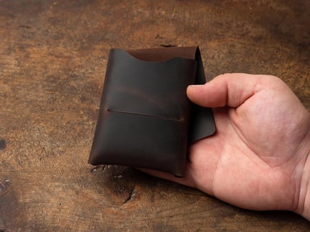 Deri Mini Cüzdan: Kartlar ve Nakit İçin El Yapımı Minimalist Cep Cüzdanı