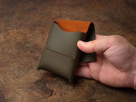 Deri Mini Cüzdan: Kartlar ve Nakit İçin El Yapımı Minimalist Cep Cüzdanı