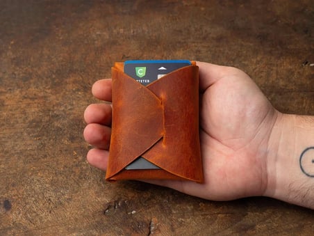 Deri Mini Cüzdan: Kartlar ve Nakit İçin El Yapımı Minimalist Cep Cüzdanı