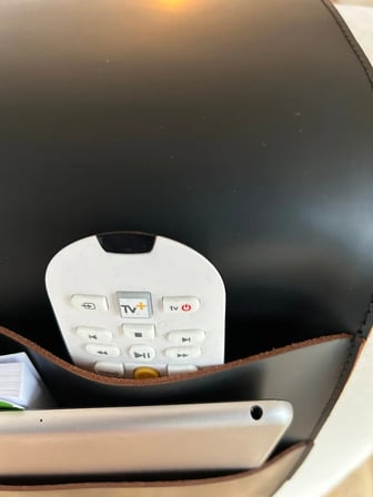 Deri Koltuk Kolçak Düzenleyici, Dergiler, Tabletler, Uzaktan Kumandalar ve Kitaplar İçin 3 Cepli El Yapımı Standart