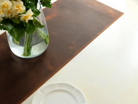 Hakiki Eskitme Deri Table Runner - El Yapımı Lüks Yemek Masası Örtüsü & Şölen Matı 30 × 150 cm