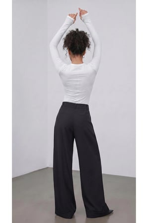 Uzun Kol Parmak Detaylı Sıfır yaka Body