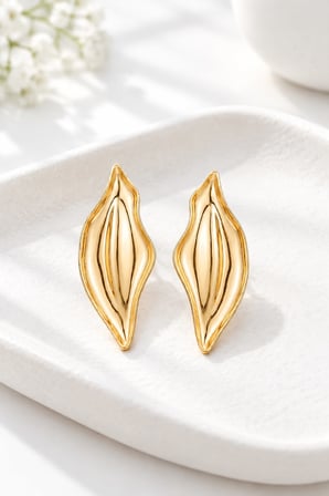Kadın Gold Dalgalı Yaprak Formlu Statement Küpe - Heykelsi Büyük Boy Çivi Küpe