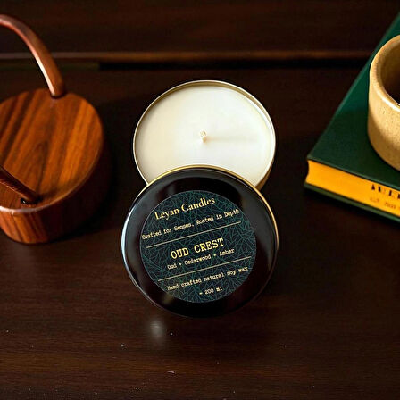 OUD CREST UD, SEDİR, AMBER SOYA MUMU METAL KUTU 75ML