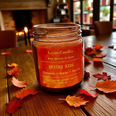 SPICED KISS - ELMA ,TARÇIN ,VANİLYA SOYA MUM AMBER KAVANOZ 220ML