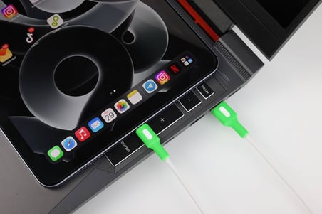 Lexroo Coral USB A-C Hızlı Şarj Kablosu, Beyaz Kablo, Beyaz/Yeşil Uçlar (120 CM)