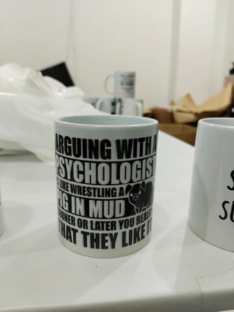 Lexroo Arguing With a Psychologist Kupa - Psikolog Tartışma Komik Seramik Bardak 325ml