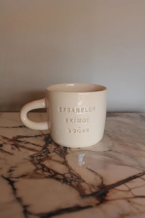 Lexroo Efsaneler Ekimde Doğar Baskılı Seramik Kupa, Bej Renk, Doğum Günü Temalı