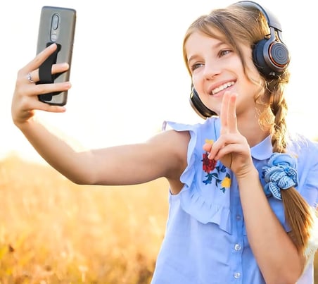 Lexroo Cep Telefonu Kılıfı Bandı Kayışlı Silikon Tutamaç Telefon Tutucu Yatay Stand Sticker Siyah