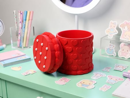 Lexroo 3D Baskı Kabartma Kalp Desenli Kapaklı Kalemlik - Masaüstü Organizer - Kırmızı