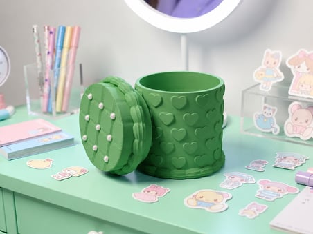 Lexroo 3D Baskı Kabartma Kalp Desenli Kapaklı Kalemlik - Masaüstü Organizer - Yeşil