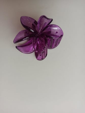 Lexroo Lotus Saç Tokası – Büyük Boy 8 cm, Tekli Saç Tokası, Lotus Çiçeği Tasarımı (Pırıltılı Mor)