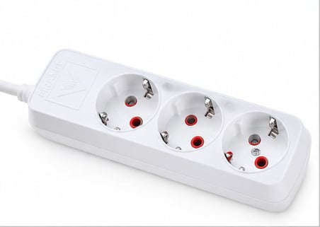 Piramit 3'lü Topraklı Grup Priz Uzatma Kablosu 220V 16A 3x1mm 2 merte kablo uzunluğu