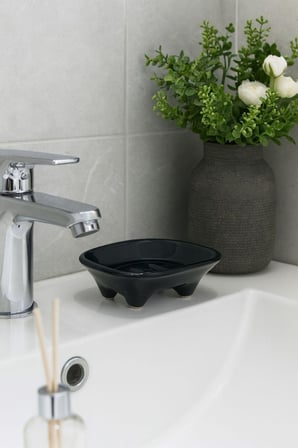 Lexroo ŞURA MUTFAK Seramik Sabunluk, Delikli Tasarım, Siyah, Banyo ve Lavabo için