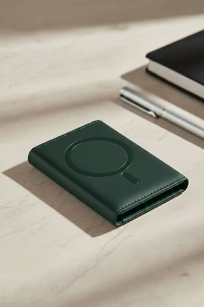 CONSTRAIN - MagSafe ile uyumlu Deri Kartlık Cüzdan - KOYU YEŞİL