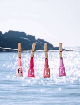 Jelly Look Yüksek Pigmentli & Parlak Bitişli Jel Görünümlü Oje