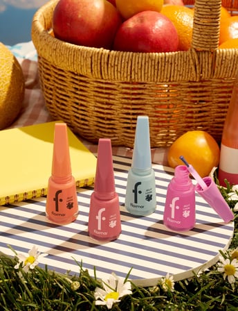 Jelly Look Yüksek Pigmentli & Parlak Bitişli Jel Görünümlü Oje