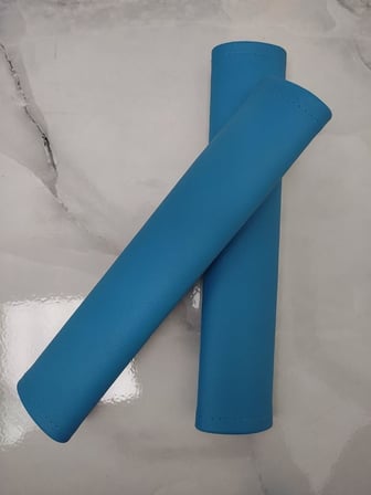 Lexroo Mavi Suni Deri Emniyet Kemeri Kılıfı, Su Geçirmez Vinyllex Deri, 28x6 cm, 2 Adet
