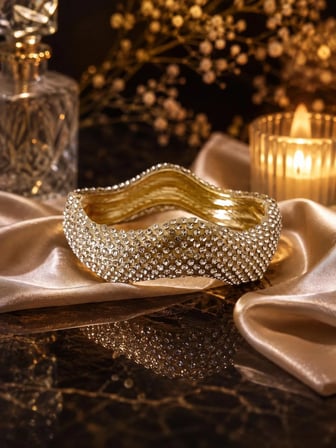 Gold Dalgalı Taşlı Kelepçe Bileklik - Abiye Zirkon Taşlı Lüks Bilezik