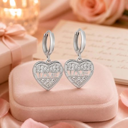 Kadın Gümüş Renk Zirkon Taşlı "LOVE" Yazılı Kalp Sallantılı Halka