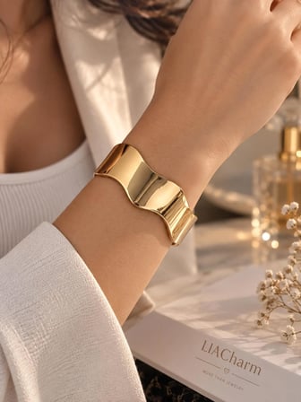 Kadın Gold Kelepçe Bileklik - Modern ve Şık Tasarım(19 cm)