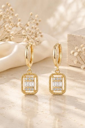 Paslanmaz Çelik Zirkon Taşlı Çerçeveli Kare Küpe - Kararmaz Altın Kaplama