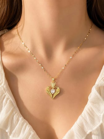 14K Altın Kaplama Zirkon Taşlı Melek Kanadı Kalp Kolye - Romantik Kadın Kolye
