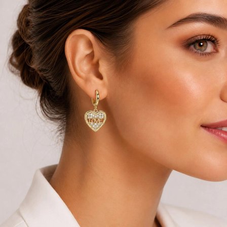 Kadın Zirkon Taşlı Altın Kaplama Kalpli "LOVE" Halka Küpe