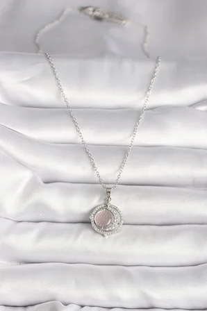 316L Çelik Gümüş Renk Zirkon Taşlı Pembe Sedefli Hilal Model Kadın Kolye - Lisinya