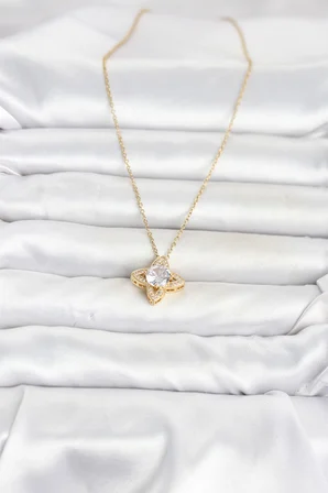 316L Çelik Zincir Gold Renk Yonca Model Kadın Kolye - Lisinya
