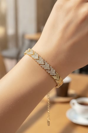 CM Çavuş Model Zirkon Taşlı VIP Seri Gold Renk Pirinç Kadın Bileklik - Lisinya