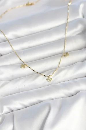 Pirinç Minimal Gold Renk Yonca Model Kadın Kolye - Lisinya