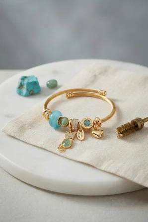 Mavi Kedi Model Gold Renk Charmlı Bileklik - Lisinya
