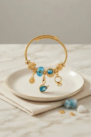 Mavi Kuğu Model Gold Renk Charmlı Bileklik - Lisinya