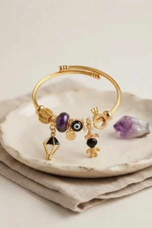 Siyah Uçan Model Charmlı Gold Renk Bileklik - Lisinya