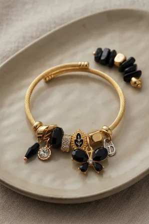 Siyah Kelebek Model Charmlı Bileklik - Lisinya