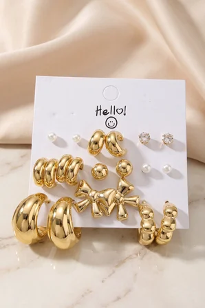 Gold Renk Metalik Kaplamalı Fiyonk Detaylı CCB 9 Çift Küpe Seti - Lisinya