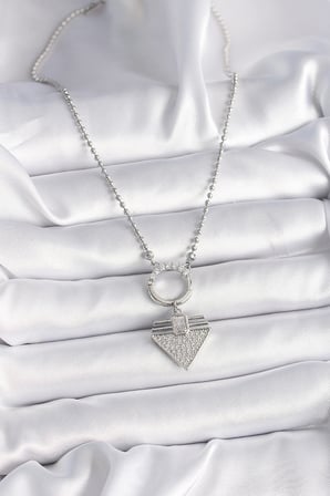 316L Çelik Gümüş Renk Topçuk Zincir Zirkon Taşlı Üçgen Model Kadın Kolye - Lisinya