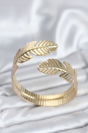 Yaprak Model Gold Renk Kadın Bileklik - Lisinya