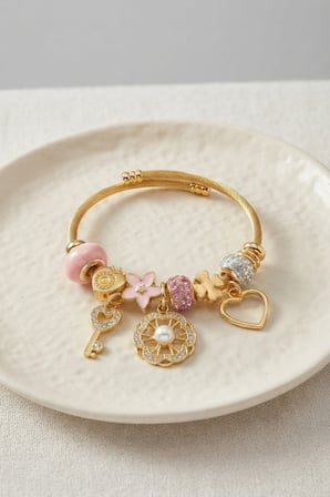 Pembe Charmlı Model Kadın Bileklik - Lisinya