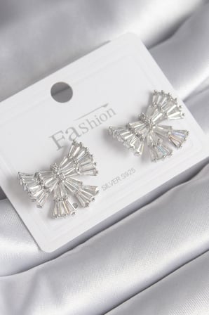 Pirinç Gümüş Renk Zirkon Taşlı Kurdele Model Kadın Küp - Lisinya