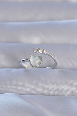 Pirinç Gümüş Renk Zirkon Taşlı Sedefli Kalp Model Ayarlanabilir Yüzük - Lisinya