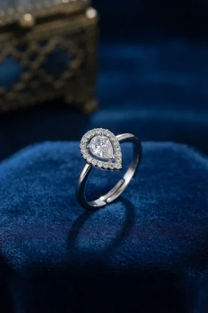 Ayarlamalı Silver Renk Metal Zirkon ve Kristal Taşlı Damla Model Yüzük - Lisinya