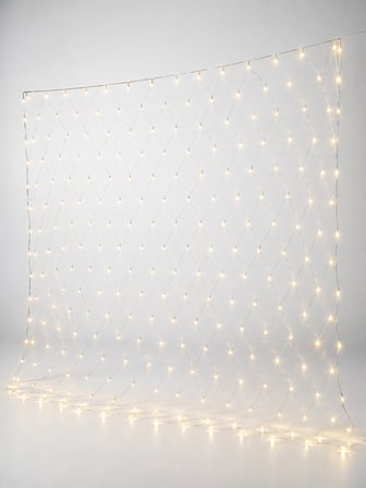 3x3 Metre Ağ LED ile Bahçenize Sıcak ve Şık Aydınlatma - Lisinya