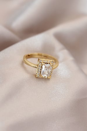 Ayarlamalı Gold Renk Metal Zirkon ve Kristal Taşlı Dikdörtgen Model Yüzük - Lisinya