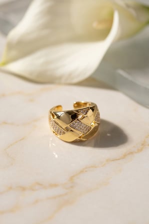 Zirkon Taş Detaylı Geçmeli Örgü Tasarımlı Ayarlanabilir Gold Renk Yüzük - Lisinya
